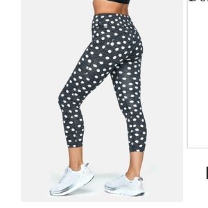 Outdoor Voices 3/4 Flex Legging in Black Polka Dot